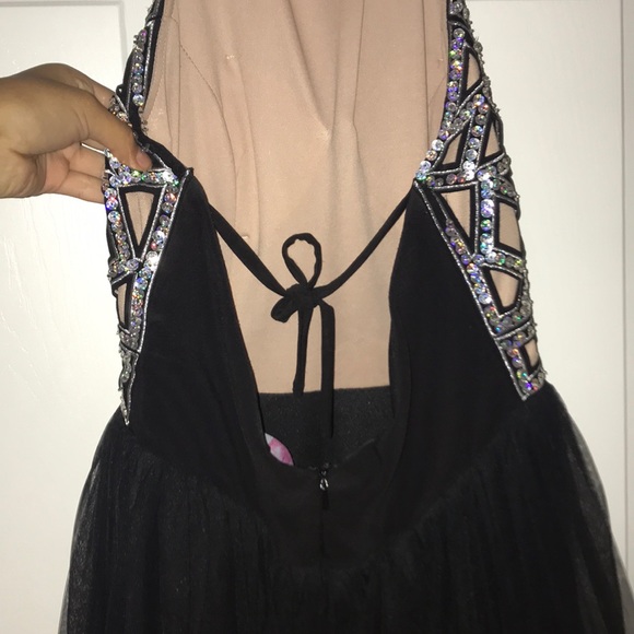 Dress - Picture 5 of 8